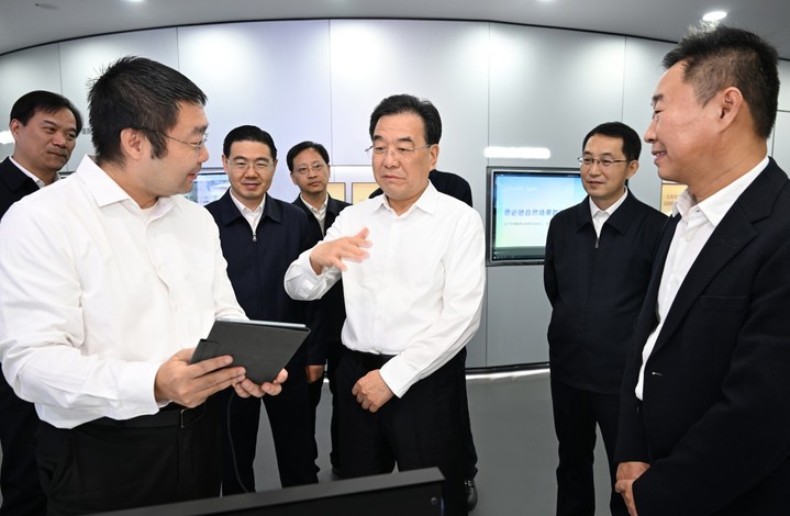 信長星在蘇州調(diào)研時(shí)強(qiáng)調(diào) 全面實(shí)施&ldquo;人工智能+&rdquo;行動(dòng) 著力培育壯大新興產(chǎn)業(yè)和未來產(chǎn)業(yè)